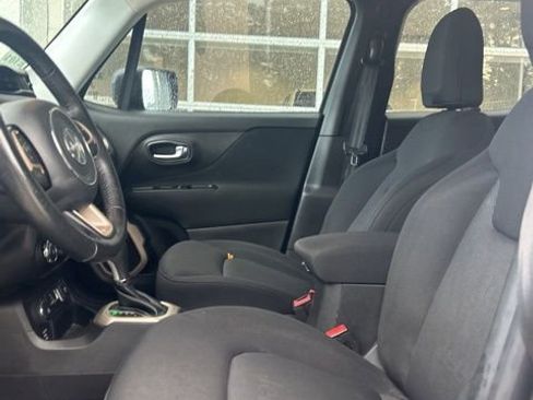 Used 2016 Jeep Renegade Latitude w/ Advanced Technology Group image 6
