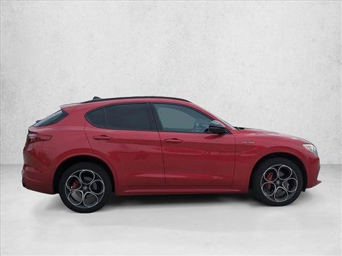 Used 2023 Alfa Romeo Stelvio Veloce AWD/4WD image 4
