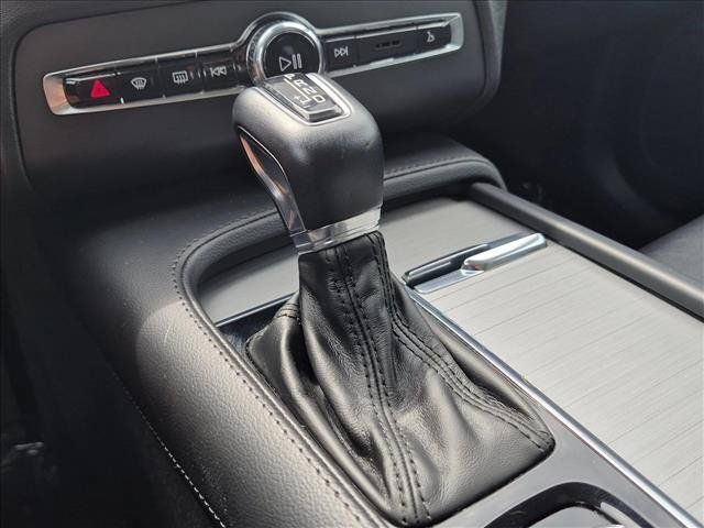 Used 2022 Volvo XC90 T5 Momentum FWD image 12
