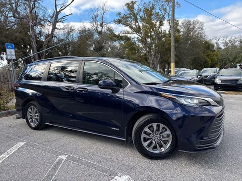 Used 2021 Toyota Sienna LE FWD image 6