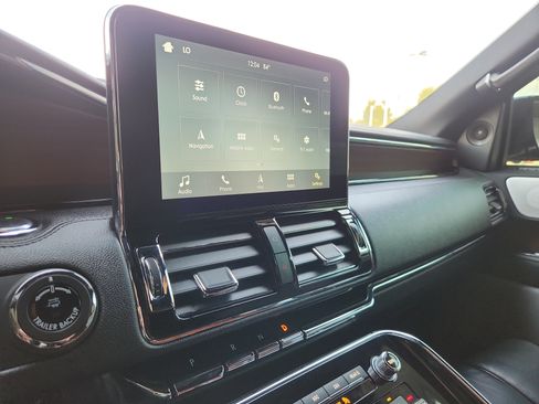 Used 2019 Lincoln Navigator Reserve AWD/4WD image 8
