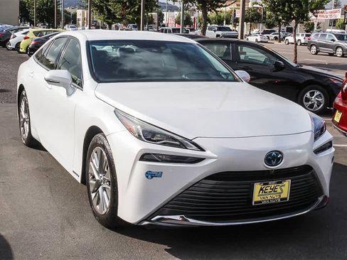 Used 2021 Toyota Mirai XLE w/ Advanced Technology Package image 3