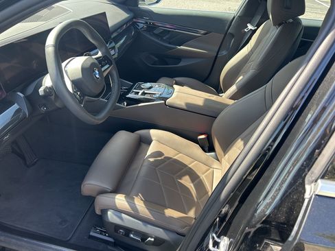 Certified 2024 BMW 540i xDrive w/ Premium Package AWD/4WD image 8