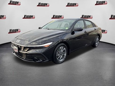 Used 2024 Hyundai Elantra SEL image 1