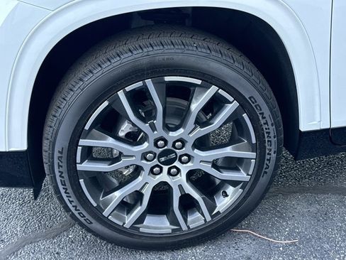 New 2026 GMC Acadia Denali Ultimate w/ LPO, Floor Liner Package AWD/4WD image 16