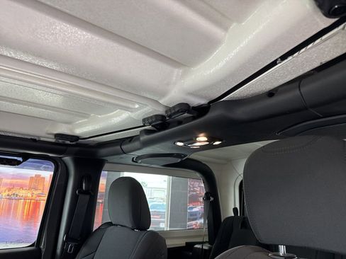Used 2022 Jeep Wrangler Sport AWD/4WD image 13