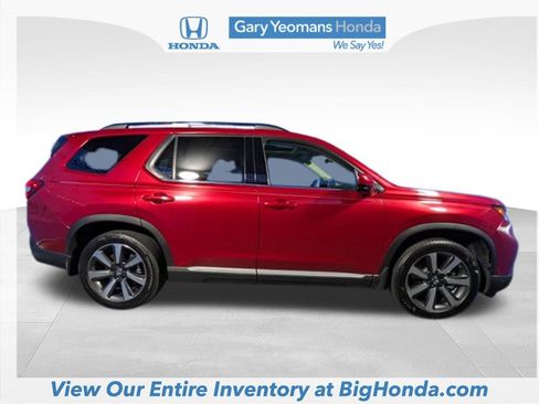 Used 2025 Honda Pilot Touring image 5