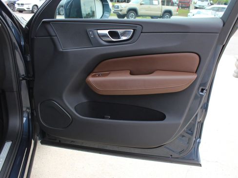 Used 2018 Volvo XC60 T5 Momentum w/ Convenience Package AWD/4WD image 26