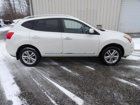 Used 2013 Nissan Rogue SV image 1