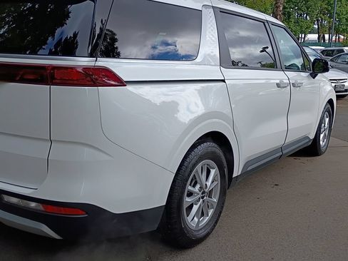 Used 2022 Kia Carnival LX FWD image 4