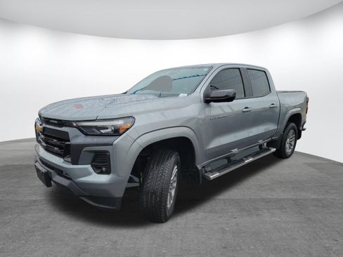 Used 2024 Chevrolet Colorado LT w/ LT Convenience Package III RWD image 3