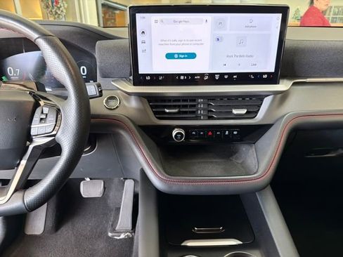 Used 2025 Ford Explorer ST-Line w/ ST-Line Street Pack image 18