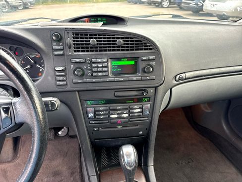 Used 2004 Saab 9-3 Arc image 10