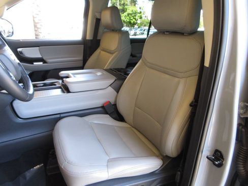 Certified 2025 Ford Expedition Max Active AWD/4WD image 11