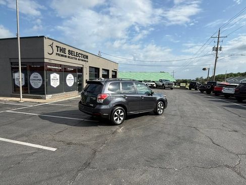 Used 2017 Subaru Forester 2.5i Premium AWD/4WD image 17