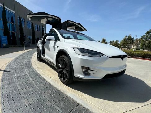 Used 2019 Tesla Model X Long Range AWD/4WD image 3