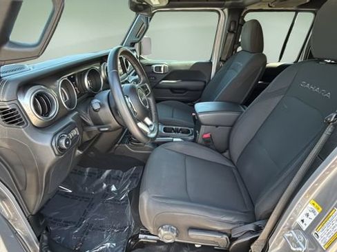 Used 2018 Jeep Wrangler Unlimited Sahara AWD/4WD image 18