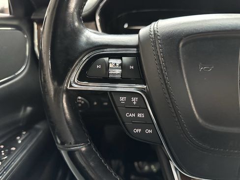 Used 2017 Lincoln Continental Select w/ Climate Package image 21