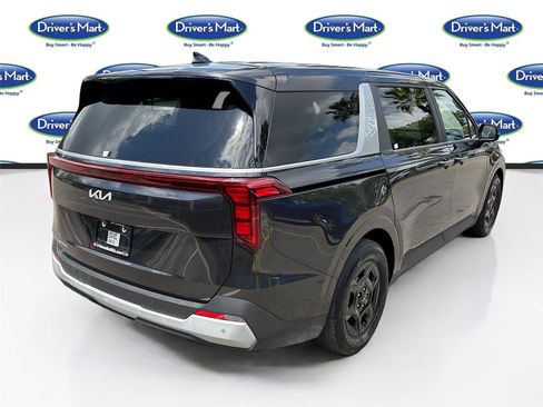 Used 2025 Kia Carnival FWD image 7