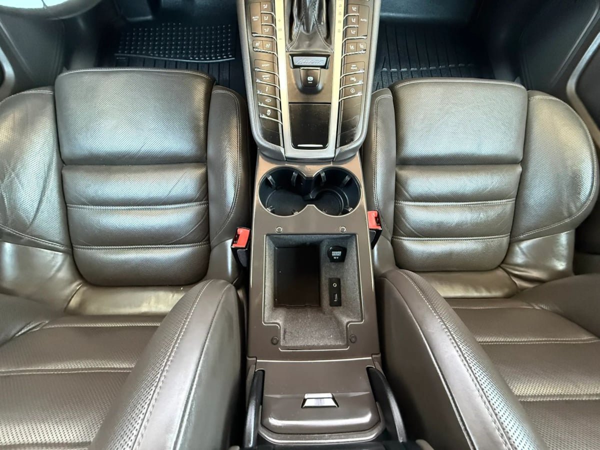 Used 2016 Porsche Macan Turbo AWD/4WD image 48