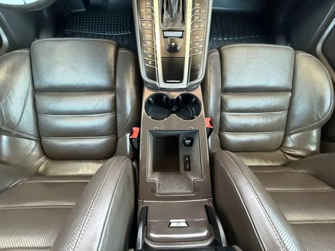 Used 2016 Porsche Macan Turbo AWD/4WD image 48