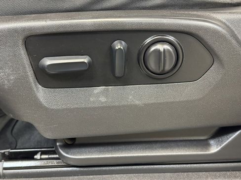 Used 2022 Chevrolet Silverado 2500 LT w/ Convenience Package image 12