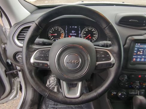 Used 2019 Jeep Renegade Latitude w/ Cold Weather Group image 29