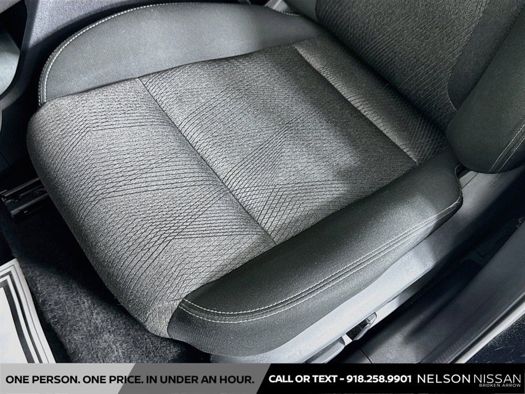 Certified 2025 Nissan Rogue SV FWD image 18
