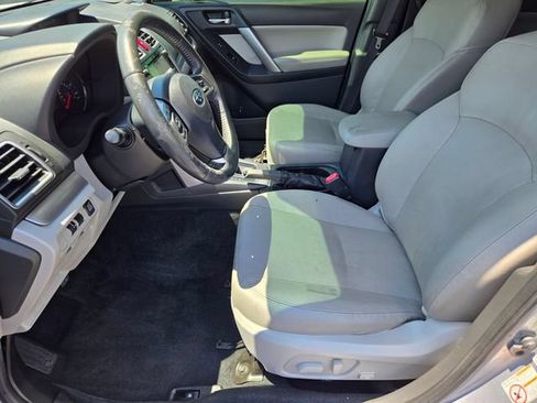 Used 2016 Subaru Forester 2.5i Touring AWD/4WD image 10