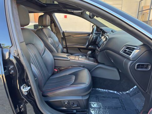 Used 2017 Maserati Ghibli w/ Luxury Package RWD image 14