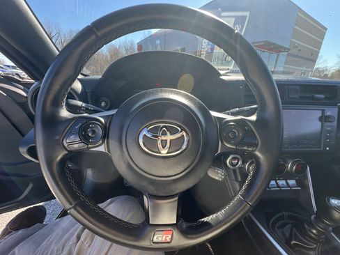 Used 2023 Toyota GR86 Premium image 16