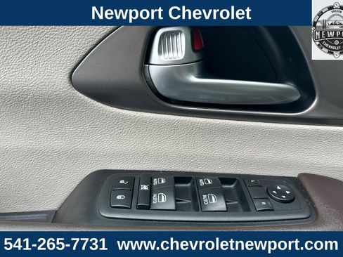 Used 2018 Chrysler Pacifica Touring-L Plus image 12