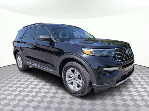 Used 2023 Ford Explorer XLT w/ Equipment Group 202A AWD/4WD image 2