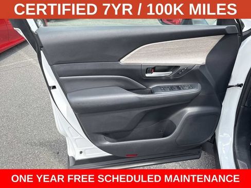 Used 2024 Toyota Grand Highlander AWD image 13