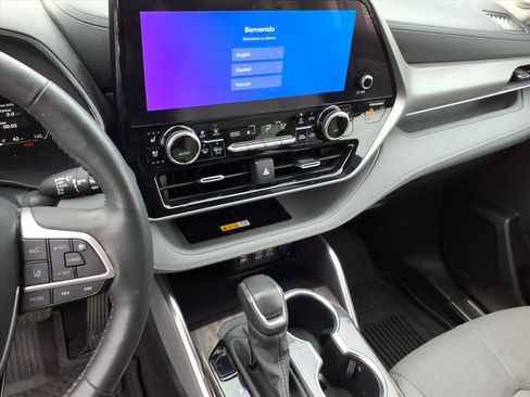 Used 2024 Toyota Highlander Platinum AWD/4WD image 36