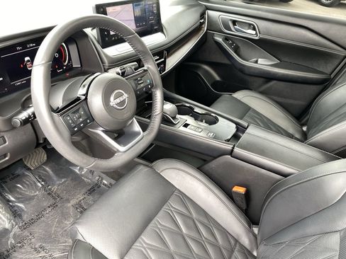 Certified 2024 Nissan Rogue Platinum FWD image 30