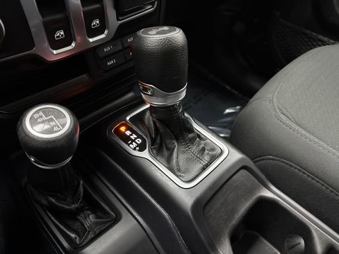 Used 2021 Jeep Wrangler Sport AWD/4WD image 32
