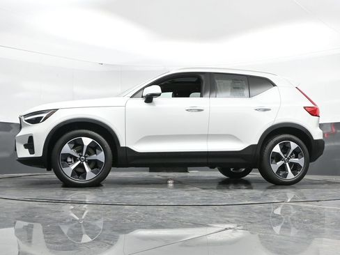 New 2025 Volvo XC40 B5 Core w/ Protection Package Premier image 43