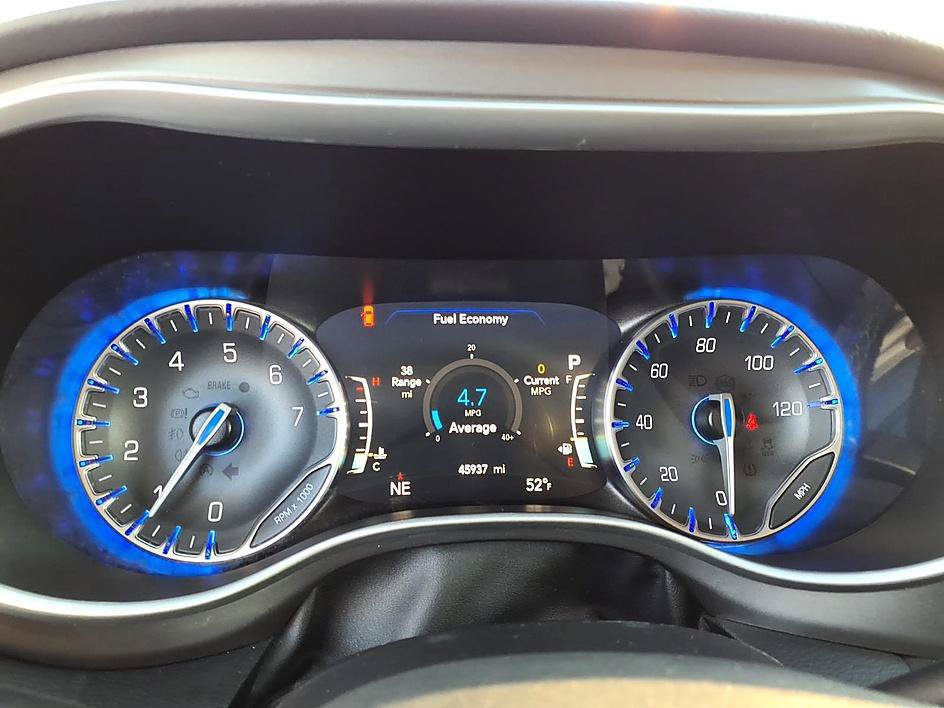 Used 2023 Chrysler Pacifica Touring-L FWD image 30