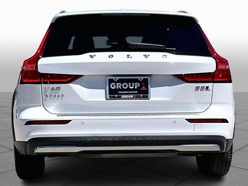 Used 2023 Volvo V60 B5 Cross Country Ultimate w/ Climate Package image 5