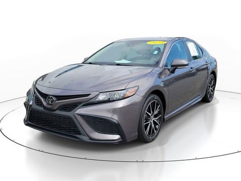 Used 2023 Toyota Camry SE FWD image 2