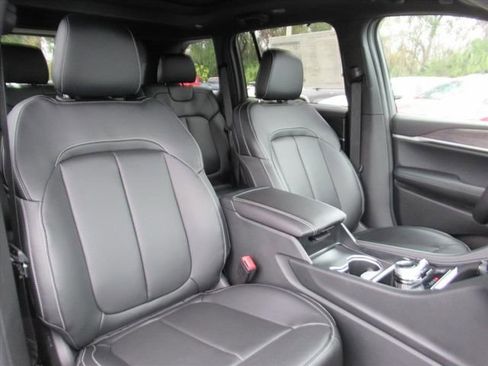 New 2025 Jeep Grand Cherokee Limited w/ Luxury Tech Group II image 9