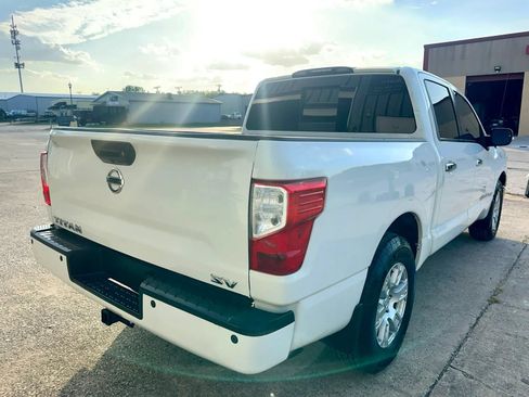 Used 2019 Nissan Titan SV w/ SV Convenience Package RWD image 6