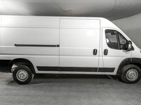 Used 2024 RAM ProMaster 2500 w/ Convenience Group FWD image 8