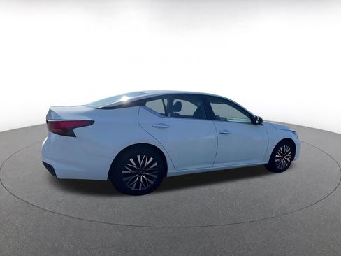 Used 2025 Nissan Altima 2.5 SV FWD image 15