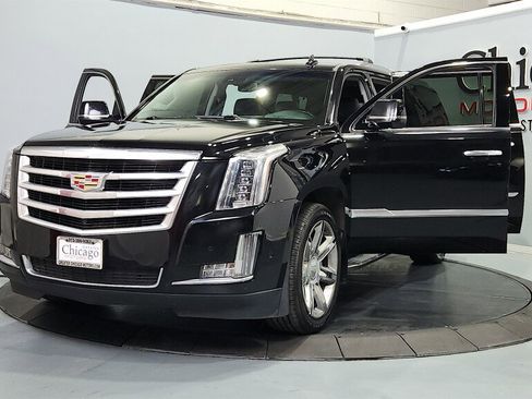 Used 2017 Cadillac Escalade ESV Luxury AWD/4WD image 10