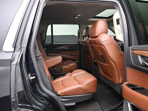 Used 2020 Cadillac Escalade Luxury AWD/4WD image 45