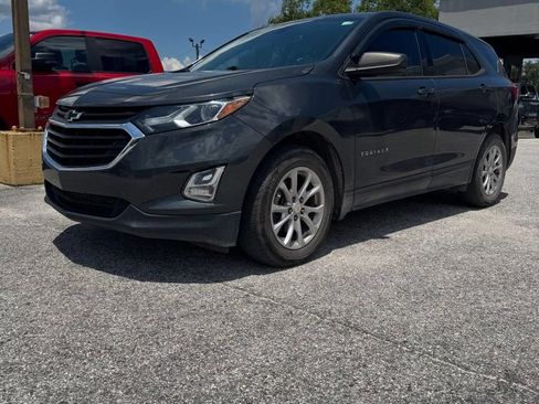 Used 2019 Chevrolet Equinox LS w/ LS Convenience Package FWD image 2