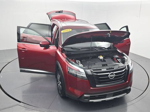 Used 2024 Nissan Pathfinder Platinum w/ Black Appearance Package AWD/4WD image 66