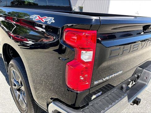 Used 2023 Chevrolet Silverado 1500 LT AWD/4WD image 33